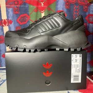 Adidas Men's Black Chunky Sole Sneakers chavarria forum shoes
